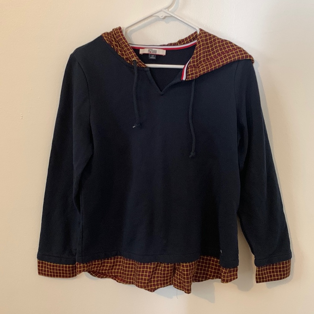 Shirt / sweater top with hood